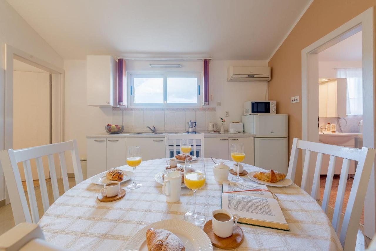 Apartments Maria Kukljica Ngoại thất bức ảnh